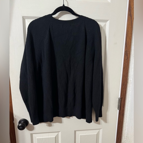 Old Navy Women’s V-neck Black sweater XL - Picture 2 of 3